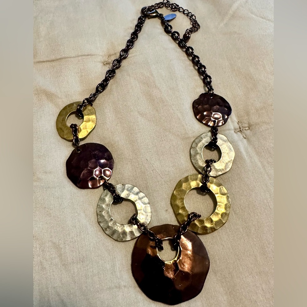 Metal necklace